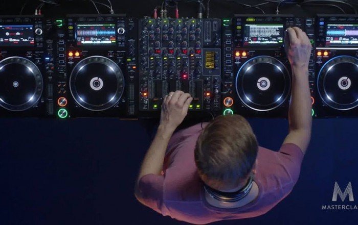 Armin van Buuren MasterClass - Neon Owl